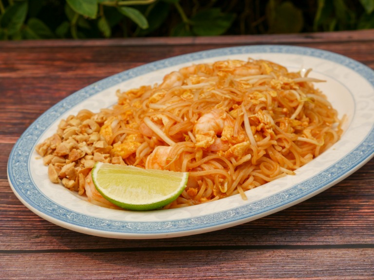 X9. Pad Thai (chicken, shrimp or tofu)