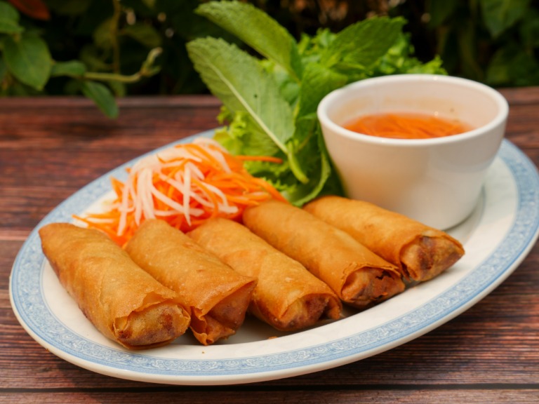 A1. Egg Rolls (5 pcs)