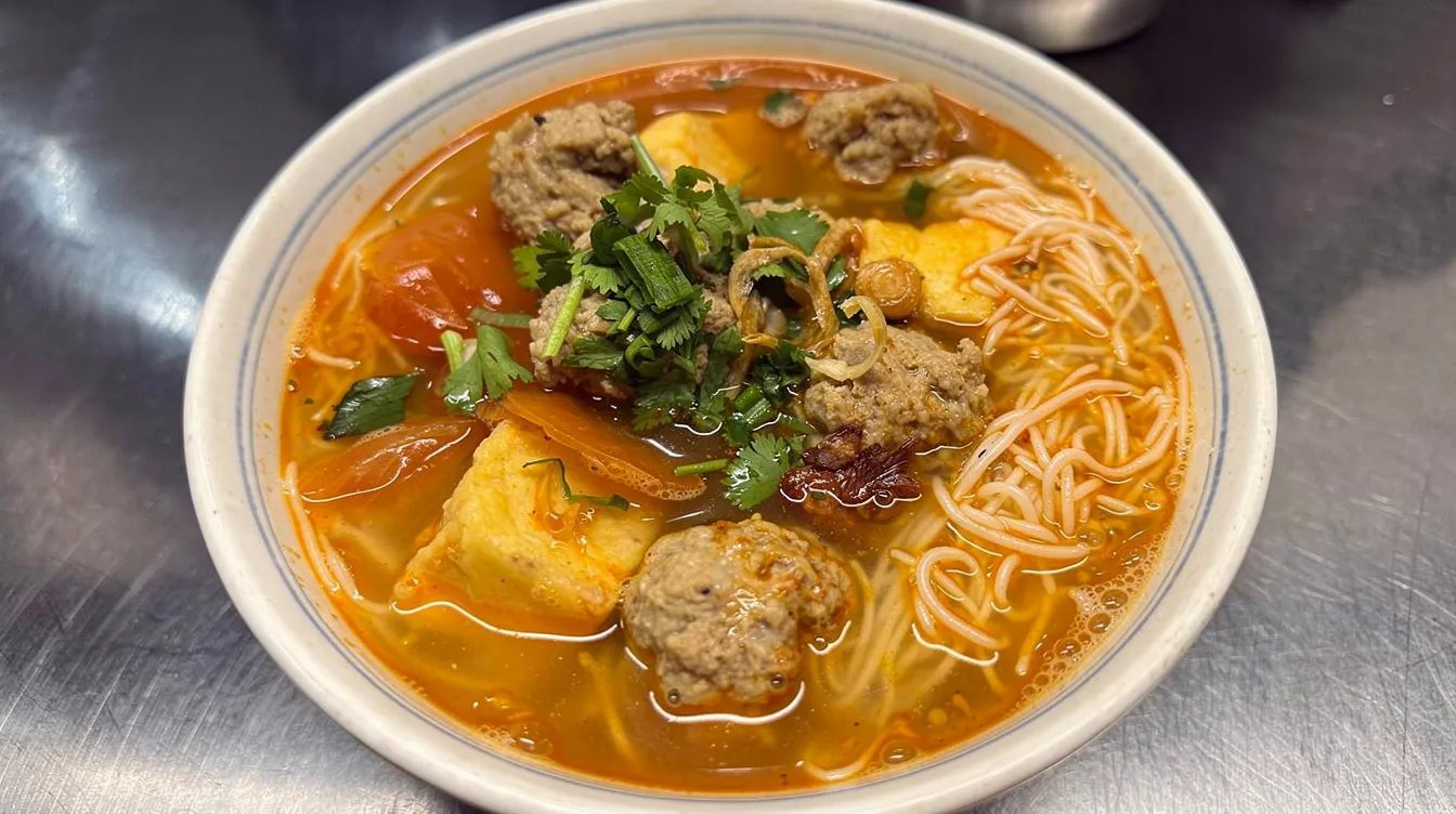 29 Crab, Pork, Tofu & Tomato Noodle Soup (Bun Rieu)