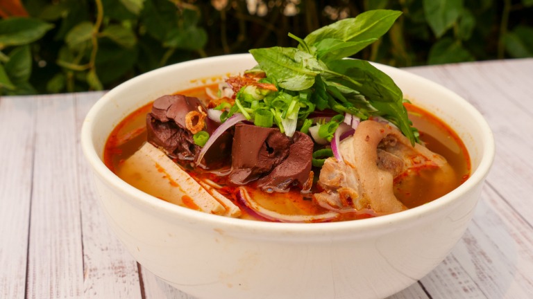 30 Spicy Beef Noodle Soup (Bun Bo Hue)