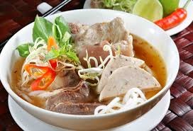 Bún bò tái nạm