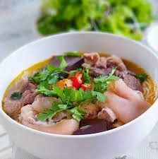 Bún bò giò heo nạc