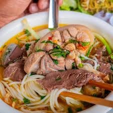 Bún bò giò khoanh