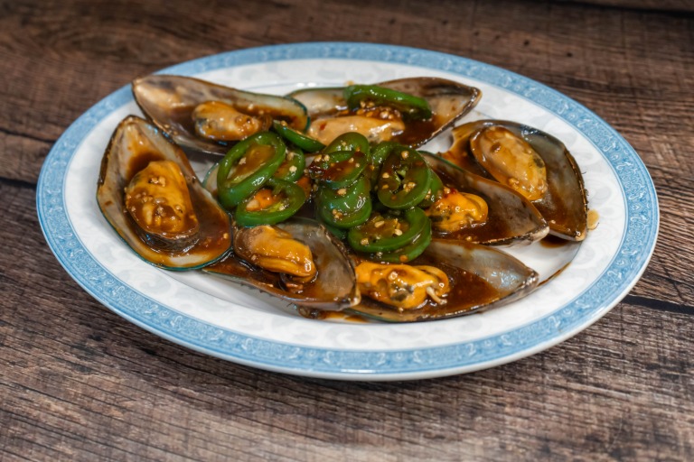 A14-A. Spicy Basil Mussels