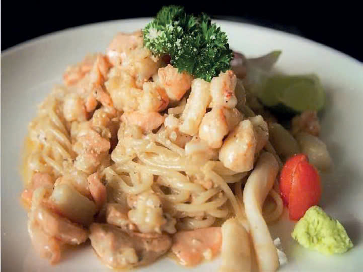 Mỳ Ý sốt kem hải sản