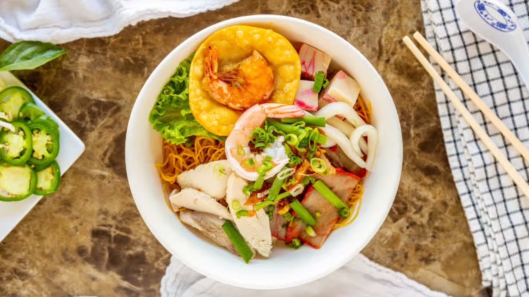 21. HOA VIET SPECIAL NOODLE SOUP